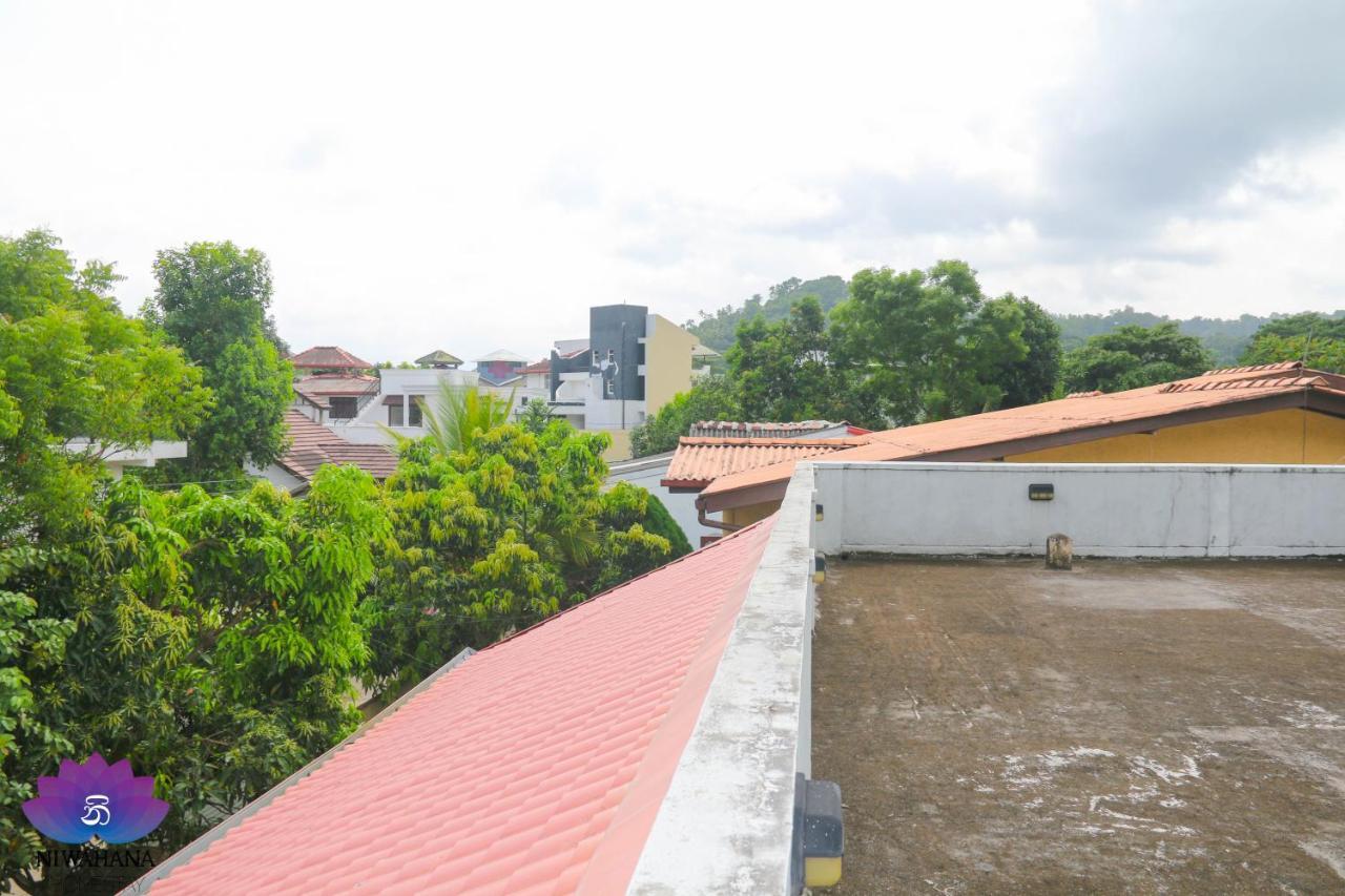 Nivahana Homestay كاندي المظهر الخارجي الصورة